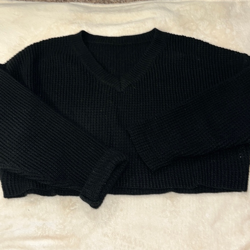 MEDIUM CROPPED SWEATER